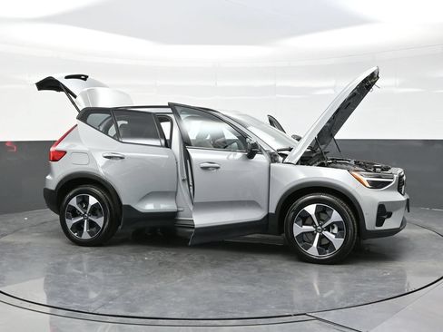 Certified 2026 Volvo XC40 B5 Plus w/ Protection Package Premier AWD/4WD image 45