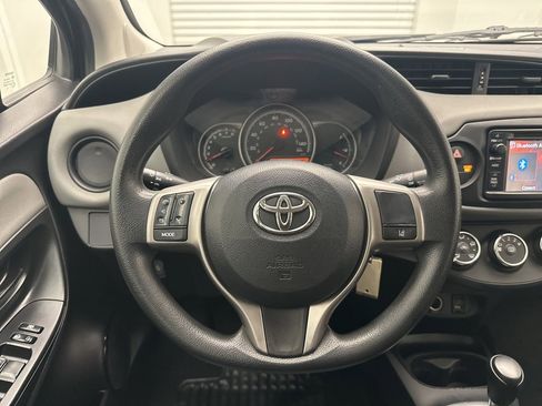 Used 2017 Toyota Yaris L image 18