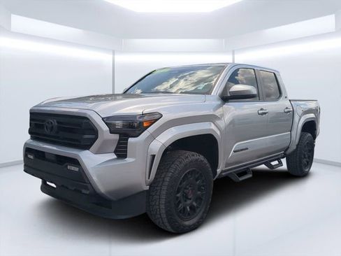 Used 2025 Toyota Tacoma SR5 AWD/4WD image 7