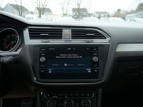 Used 2018 Volkswagen Tiguan SEL image 12