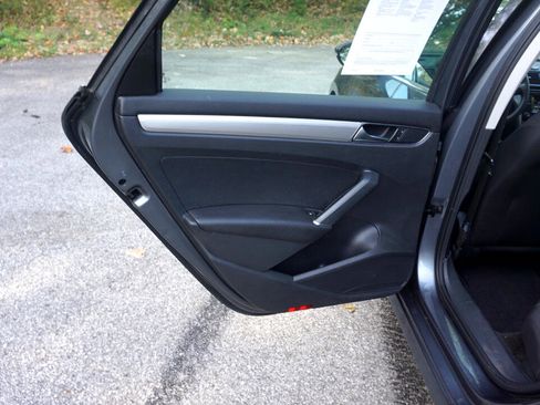 Used 2017 Volkswagen Passat 1.8T S image 24