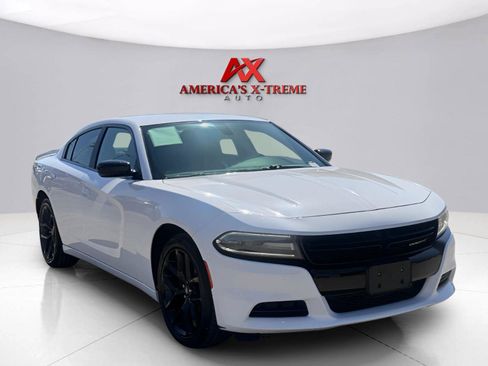 Used 2019 Dodge Charger SXT w/ Blacktop Package RWD image 8