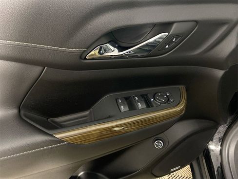 Used 2023 GMC Acadia SLE w/ Driver Convenience Package image 13