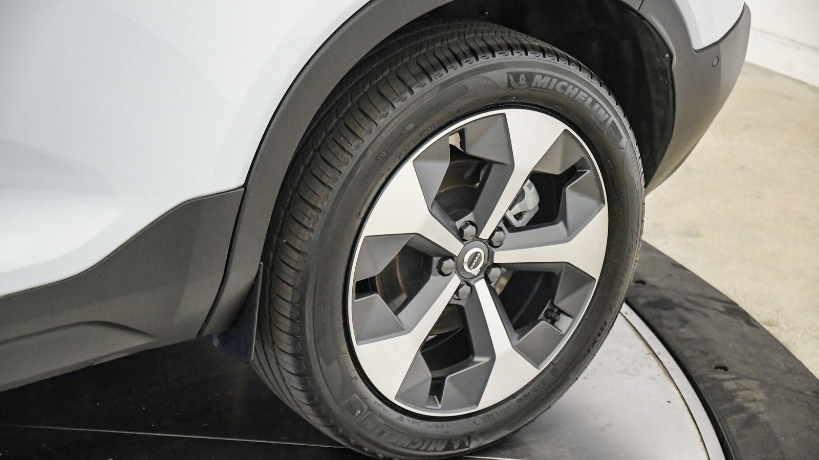 Certified 2026 Volvo XC40 B5 Plus AWD/4WD image 11