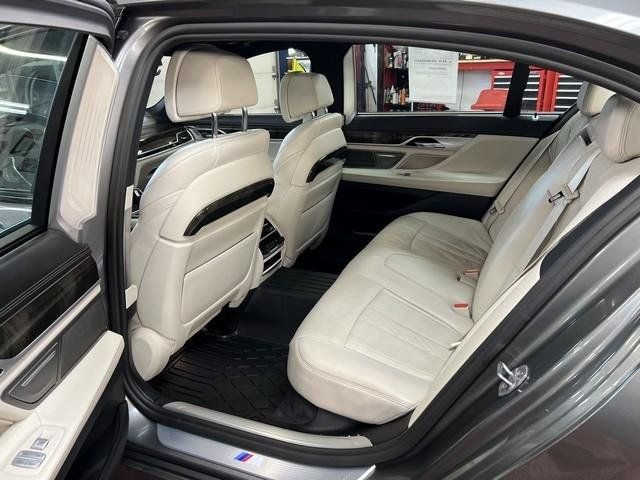 Used 2019 BMW 750i xDrive w/ Executive Package AWD/4WD image 8