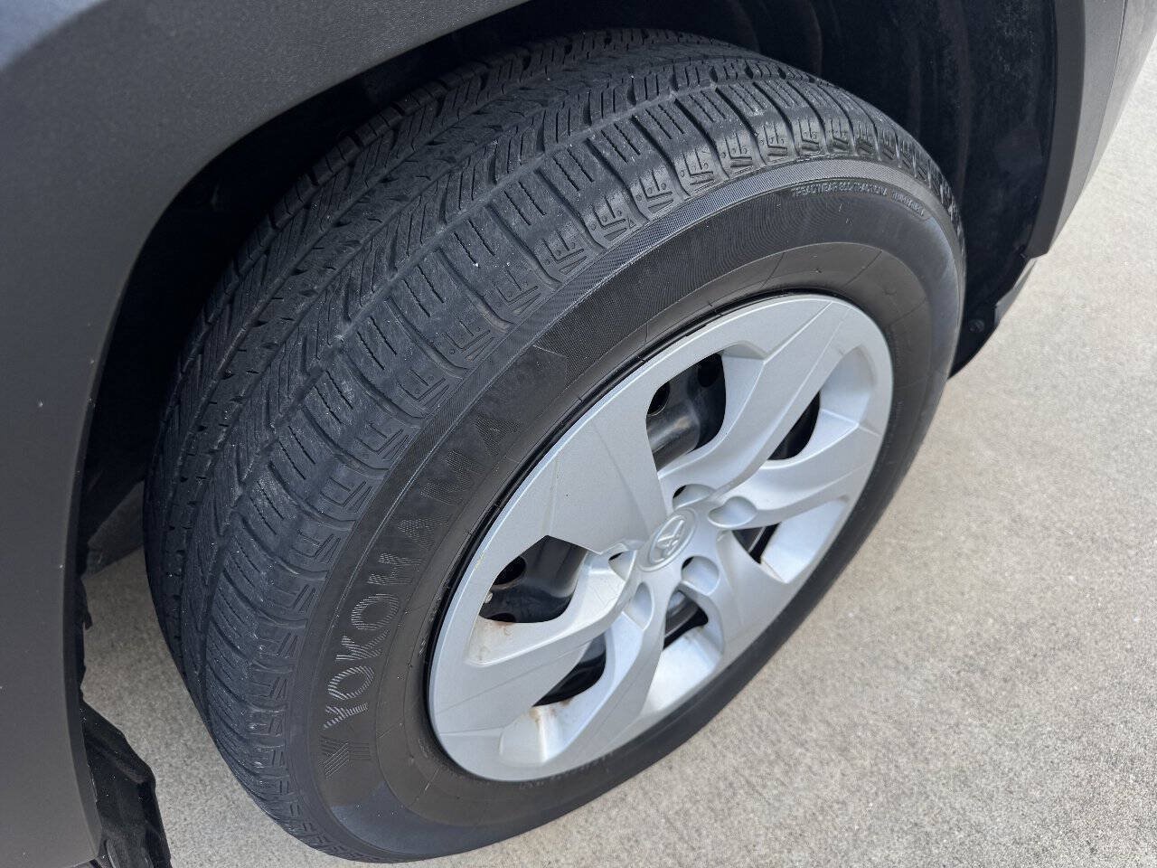 Used 2019 Toyota RAV4 LE FWD image 37