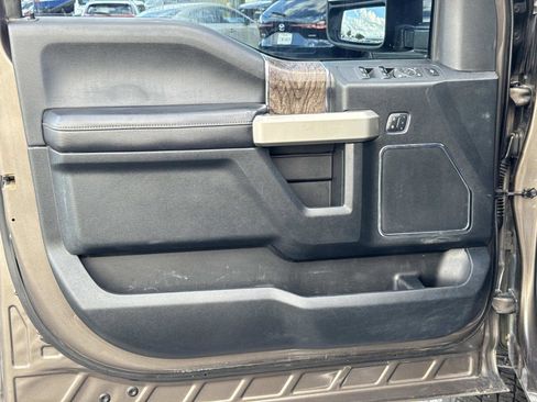 Used 2018 Ford F250 Lariat w/ Chrome Package image 18