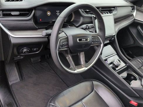 Certified 2024 Jeep Grand Cherokee L Limited w/ Luxury Tech Group II image 11