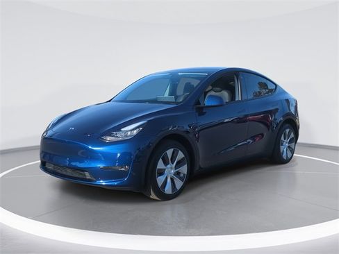 Used 2022 Tesla Model Y Long Range image 1
