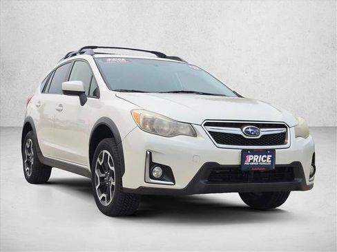 Used 2017 Subaru Crosstrek 2.0i Premium w/ Moonroof Package AWD/4WD image 3