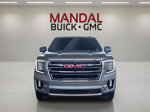 Used 2023 GMC Yukon XL SLT w/ SLT Luxury Package image 3