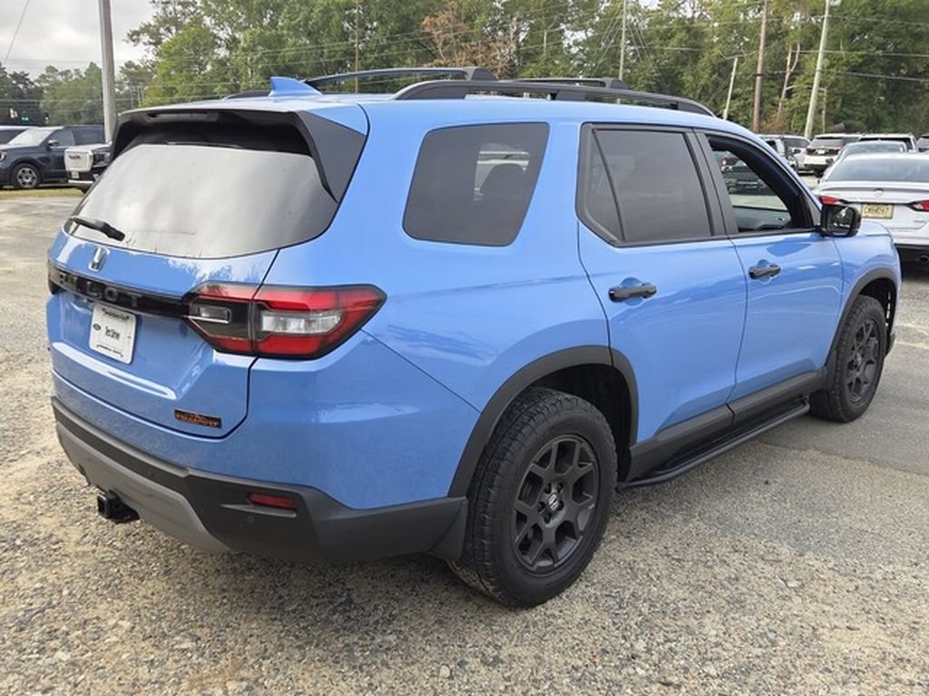 Used 2025 Honda Pilot TrailSport image 14