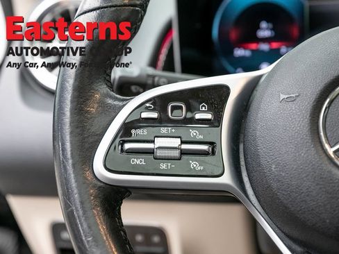 Used 2021 Mercedes-Benz GLB 250 4MATIC w/ Premium Package image 15
