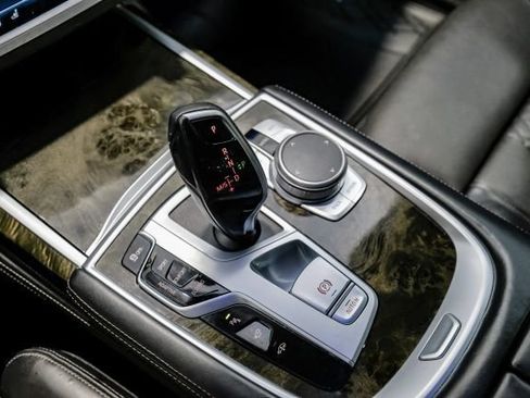 Used 2021 BMW 740i w/ M Sport Package RWD image 33