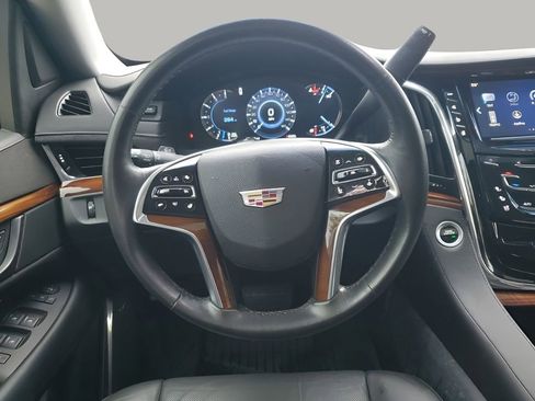 Used 2017 Cadillac Escalade Luxury image 25