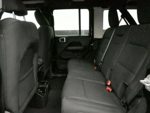 Used 2020 Jeep Wrangler Unlimited Sahara AWD/4WD image 13