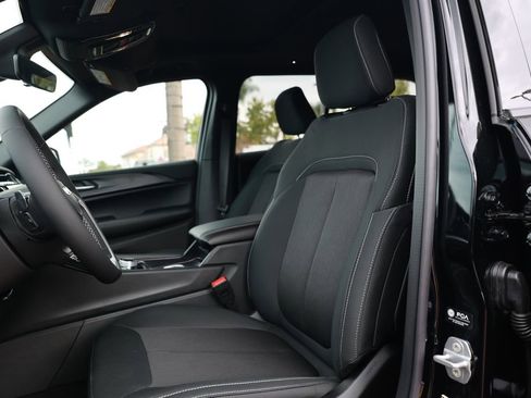 New 2025 Jeep Grand Cherokee Laredo image 13