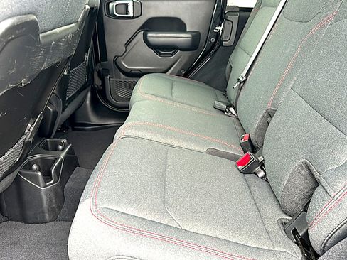 Used 2025 Jeep Wrangler Unlimited Rubicon w/ Convenience Group AWD/4WD image 18