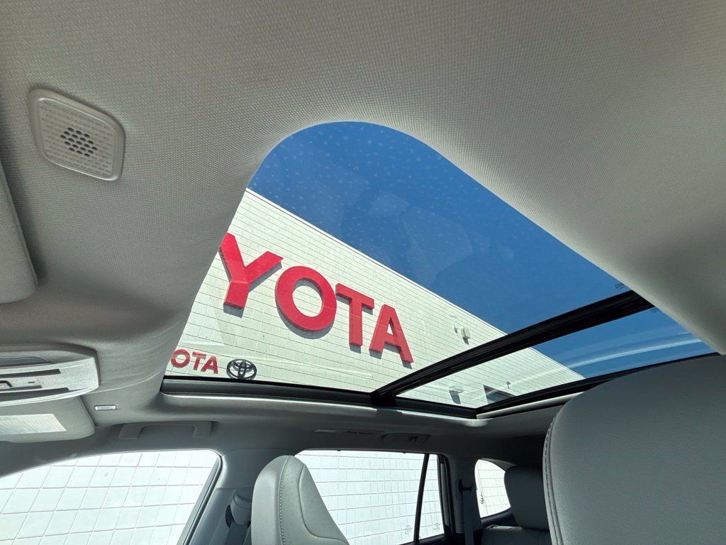 Used 2025 Toyota Highlander Platinum AWD/4WD image 18