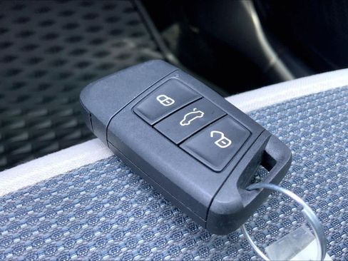 Used 2025 Volkswagen Taos S image 15