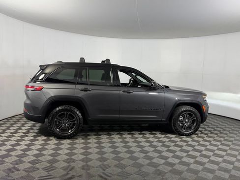 Used 2024 Jeep Grand Cherokee Trailhawk w/ Advanced Protech Group II AWD/4WD image 9