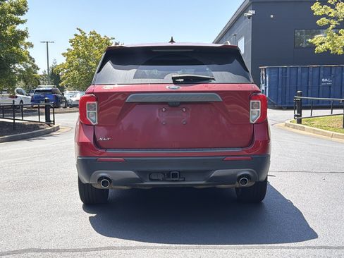 Used 2024 Ford Explorer XLT w/ Equipment Group 202A RWD image 17