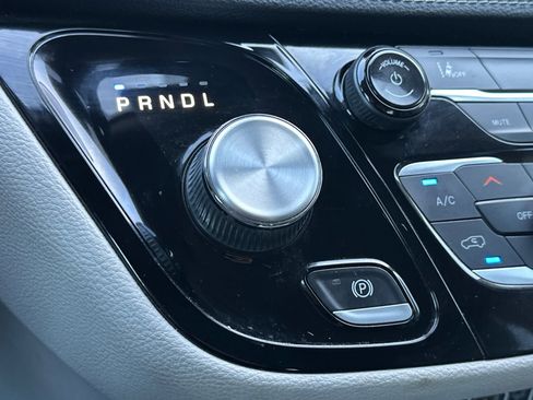 Used 2022 Chrysler Pacifica Touring-L image 22