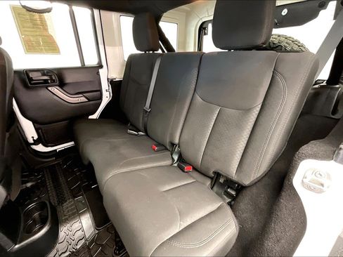 Used 2018 Jeep Wrangler Unlimited Sport S image 19