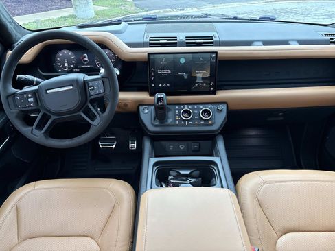 Used 2024 Land Rover Defender 110 V8 AWD/4WD image 31