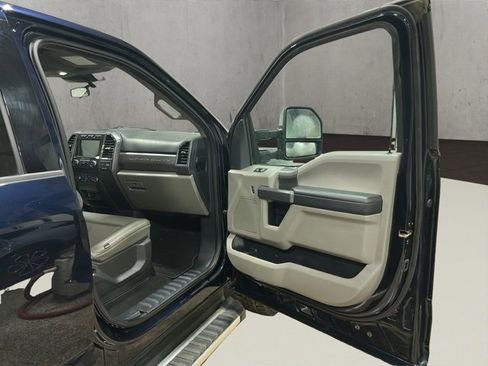 Used 2022 Ford F350 XLT w/ XLT Premium Package image 18