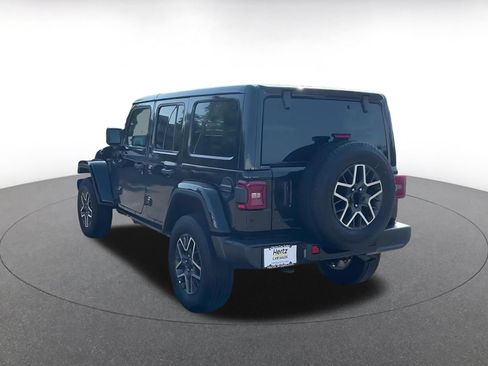 Used 2025 Jeep Wrangler Unlimited Sahara AWD/4WD image 9