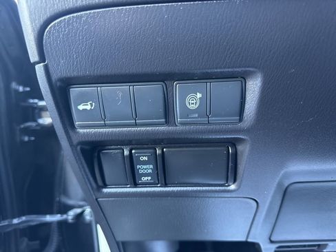 Used 2021 Nissan Armada SL w/ Captain's Chairs Package image 12