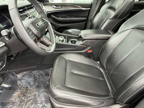 Used 2024 Jeep Grand Cherokee Limited image 13