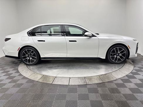 New 2026 BMW i7 xDrive60 AWD/4WD image 17