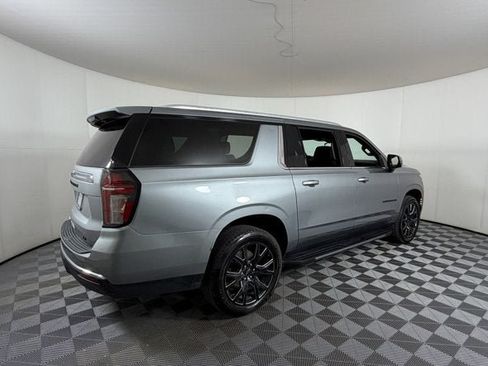 Used 2024 Chevrolet Suburban LT w/ Luxury Package RWD image 4
