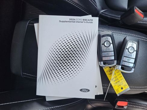 Used 2024 Ford Escape Platinum image 24