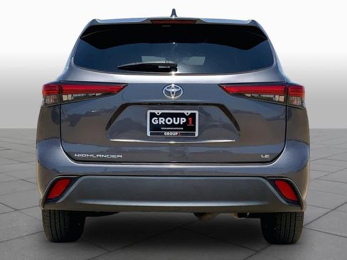 Used 2021 Toyota Highlander LE FWD image 5
