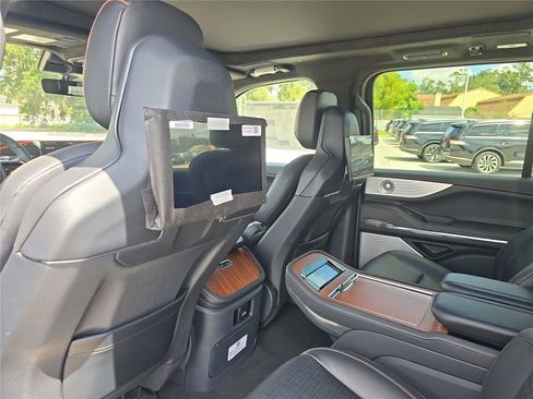New 2025 Lincoln Navigator Black Label AWD/4WD image 15