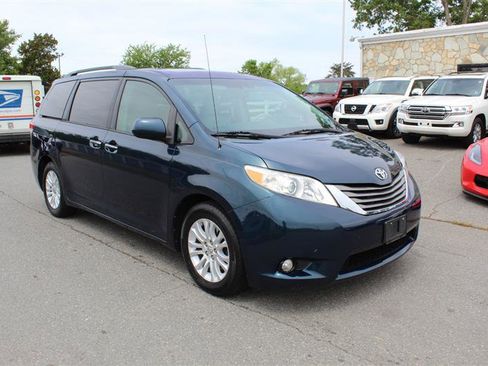 Used 2012 Toyota Sienna XLE FWD image 9