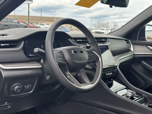 Used 2024 Jeep Grand Cherokee L Limited w/ Luxury Tech Group II image 25