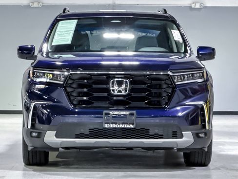 Used 2023 Honda Pilot Touring image 6