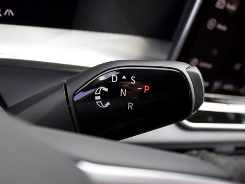 New 2026 Volkswagen Tiguan SE R-Line AWD/4WD image 19