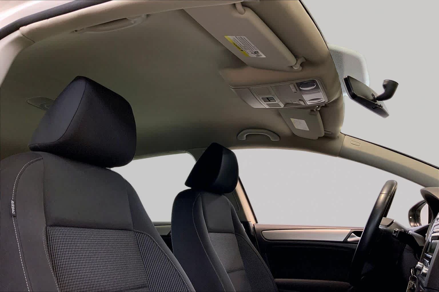 Used 2013 Volkswagen Golf 4-Door FWD image 13