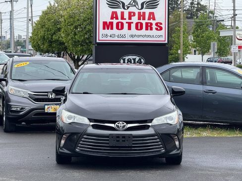 Used 2015 Toyota Camry LE FWD image 2