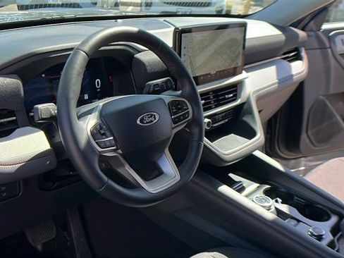 Used 2025 Ford Explorer Active RWD image 16