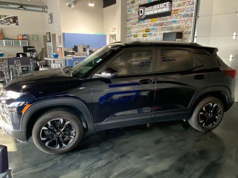 Used 2021 Chevrolet TrailBlazer LT w/ Sun and Liftgate Package AWD/4WD image 3