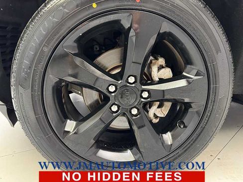 Used 2023 Jeep Grand Cherokee Altitude AWD/4WD image 9