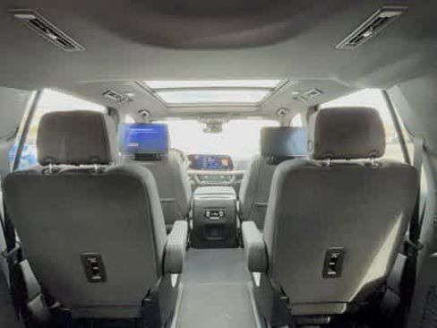 New 2026 Chevrolet Suburban High Country AWD/4WD image 31