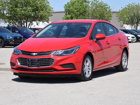 Used 2017 Chevrolet Cruze LT FWD image 6