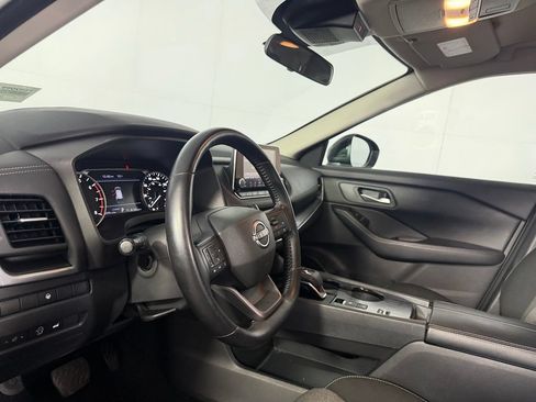 Used 2025 Nissan Rogue SV FWD image 19
